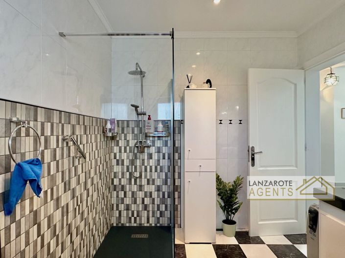 Image No.21-3 Bed Villa for sale