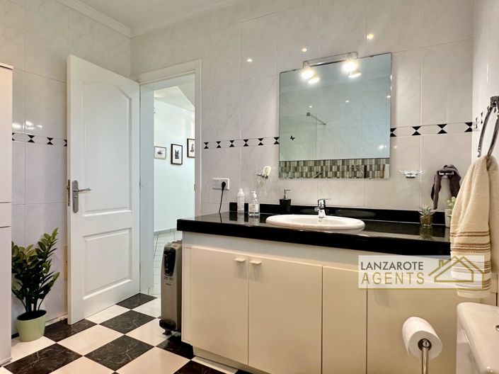 Image No.22-3 Bed Villa for sale