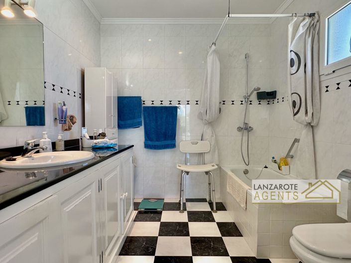 Image No.28-3 Bed Villa for sale