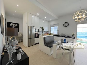 efb7a214-9719-5389-2cf5-eb512f54916e