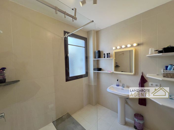 Image No.10-3 Bed Villa for sale