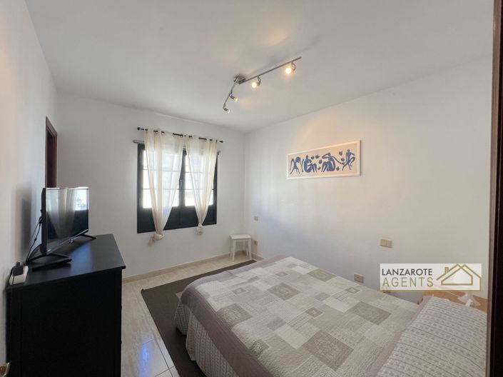 Image No.11-3 Bed House for sale