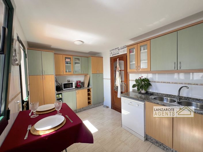 Image No.6-3 Bed House for sale