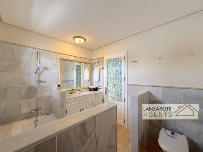 Image No.17-3 Bed Villa for sale