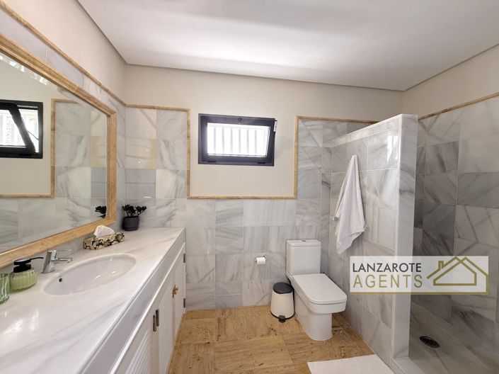 Image No.21-3 Bed Villa for sale