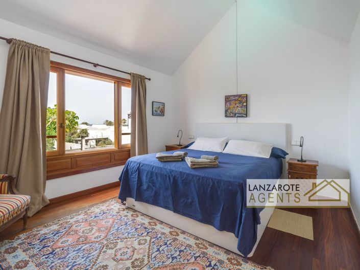 Image No.10-6 Bed Villa for sale