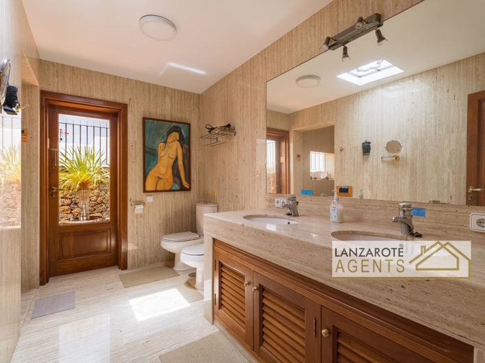 Image No.12-6 Bed Villa for sale