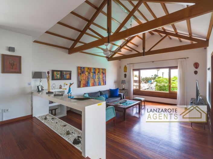 Image No.2-6 Bed Villa for sale