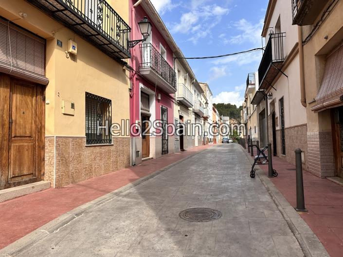Image No.1-4 Bed Townhouse for sale