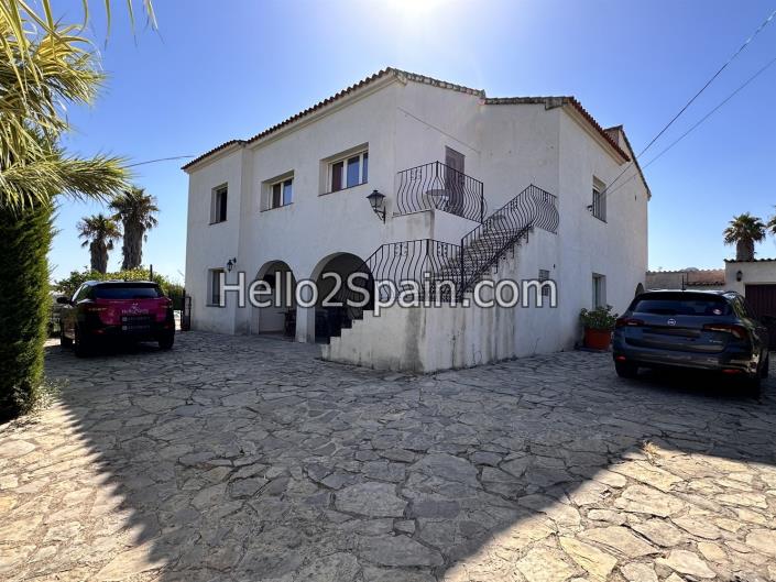 Image No.1-5 Bed Villa / Detached for sale