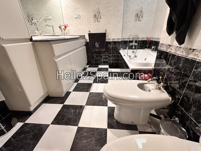 Image No.20-3 Bed Apartment for sale