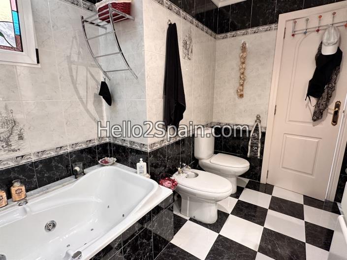 Image No.22-3 Bed Apartment for sale