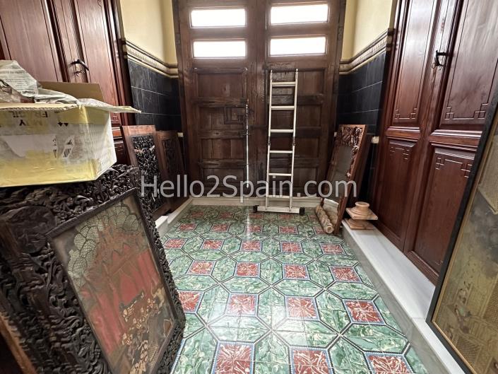 Image No.14-8 Bed Townhouse for sale