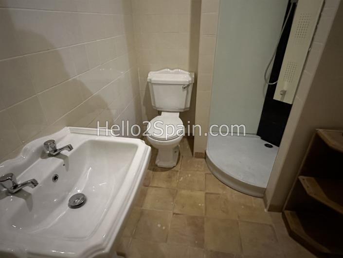 Image No.15-8 Bed Townhouse for sale