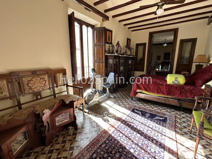 Image No.21-8 Bed Townhouse for sale