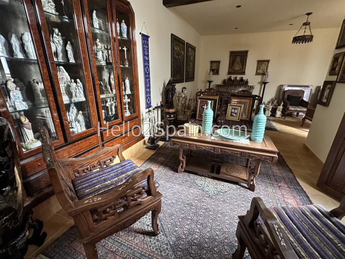 Image No.23-8 Bed Townhouse for sale