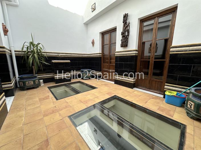 Image No.26-8 Bed Townhouse for sale