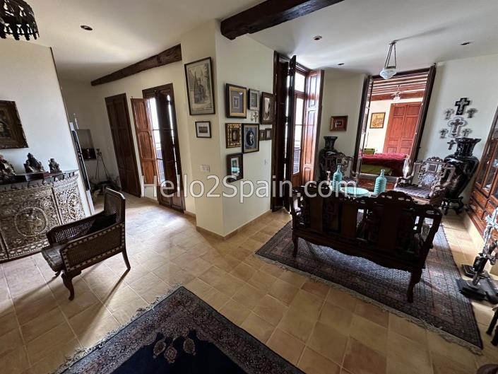 Image No.29-8 Bed Townhouse for sale