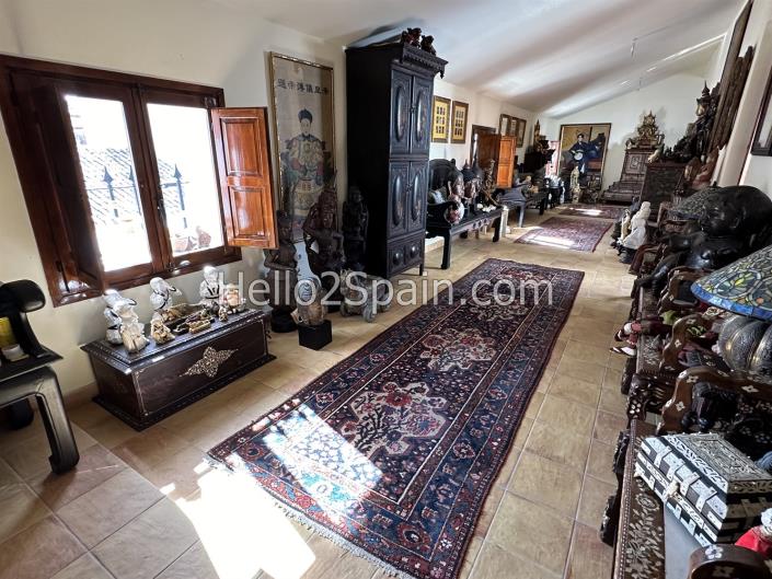 Image No.31-8 Bed Townhouse for sale