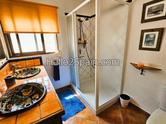 Image No.14-4 Bed Villa / Detached for sale