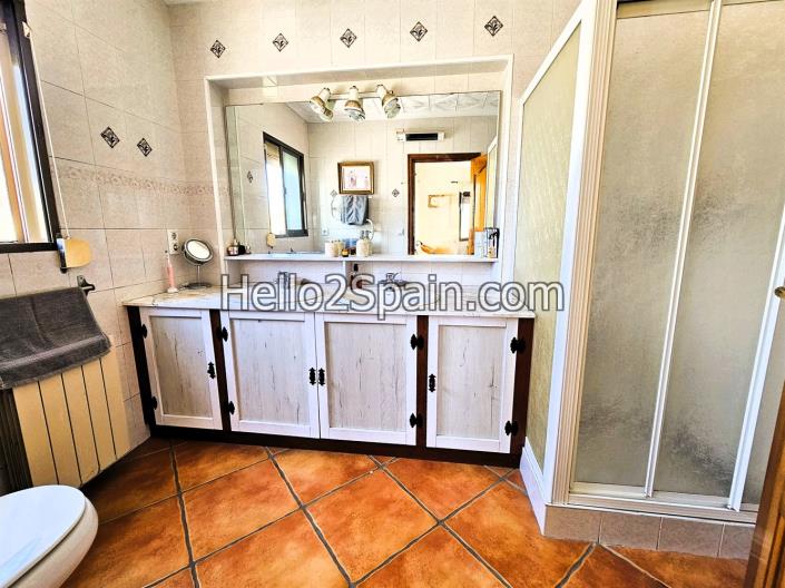 Image No.17-4 Bed Villa / Detached for sale