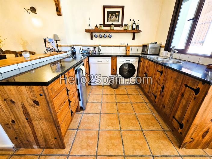 Image No.20-4 Bed Villa / Detached for sale