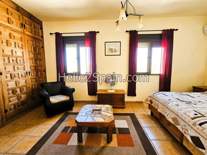 Image No.23-4 Bed Villa / Detached for sale