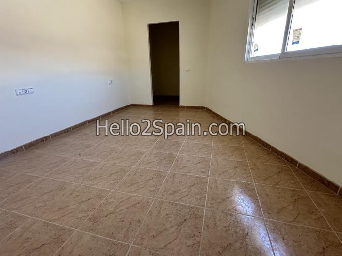 Image No.16-4 Bed Townhouse for sale