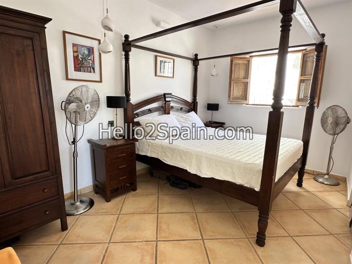 Image No.16-4 Bed Country Property for sale