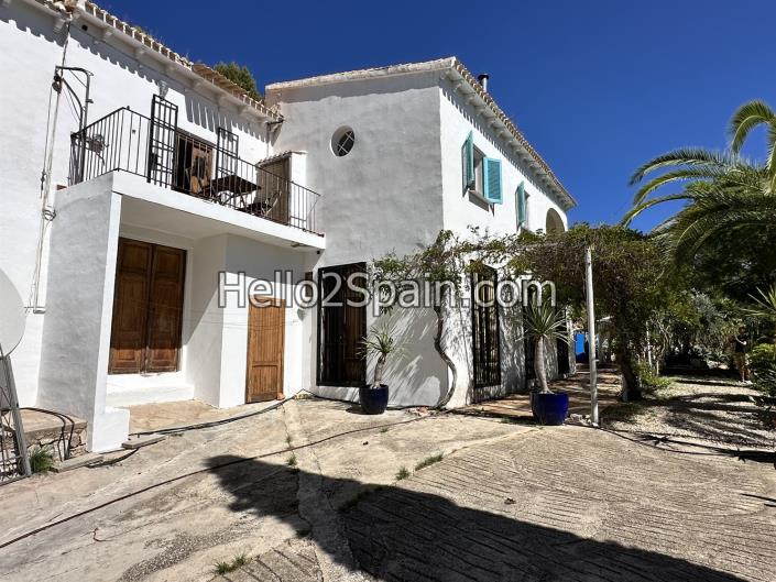 Image No.32-4 Bed Country Property for sale