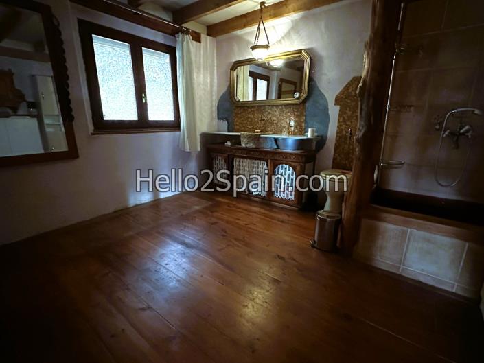 Image No.12-4 Bed Country House for sale