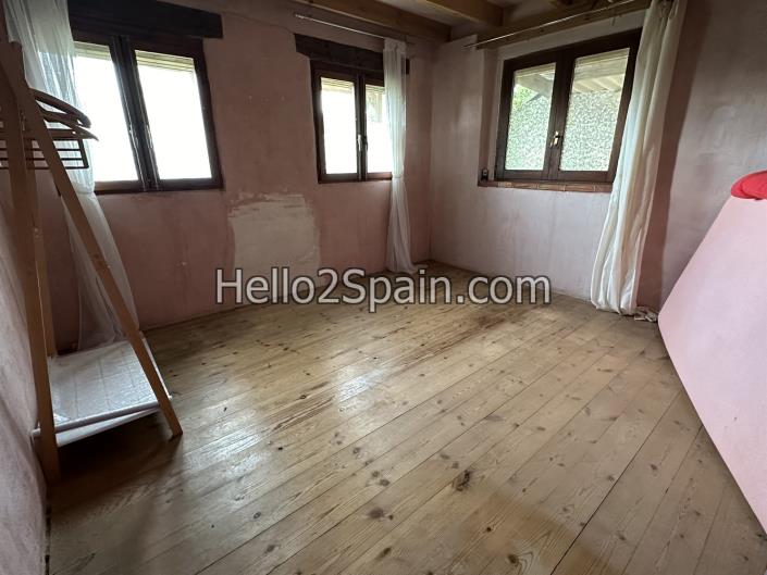 Image No.13-4 Bed Country House for sale