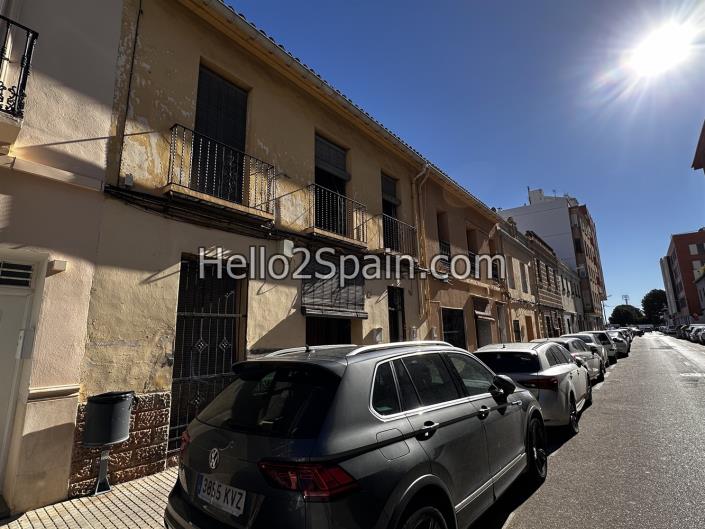 Image No.37-6 Bed Townhouse for sale