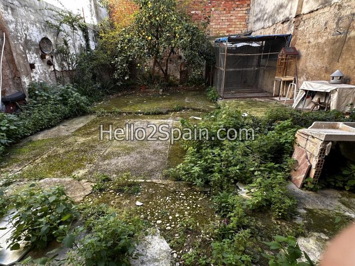 Image No.16-6 Bed Townhouse for sale