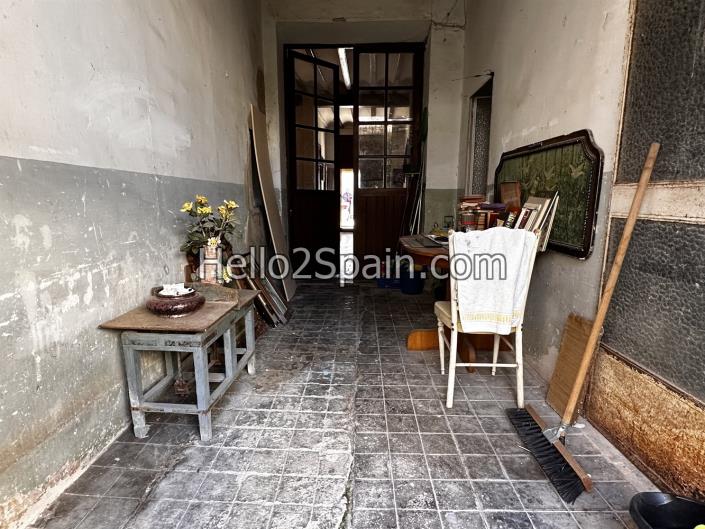 Image No.18-6 Bed Townhouse for sale