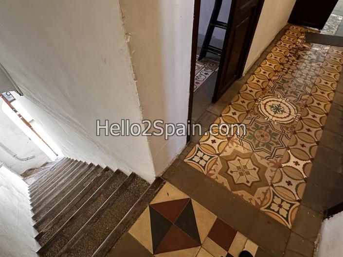 Image No.20-6 Bed Townhouse for sale