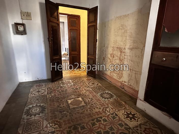 Image No.25-6 Bed Townhouse for sale