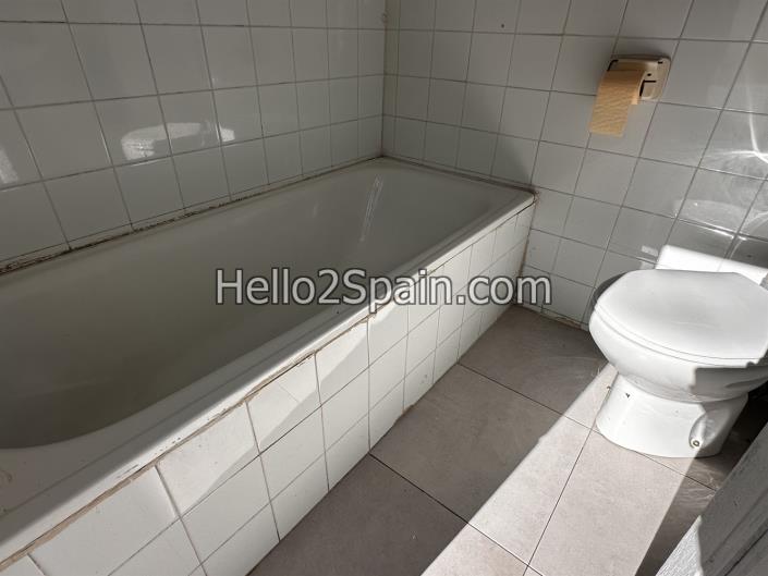 Image No.33-6 Bed Townhouse for sale