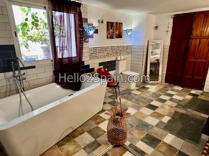 Image No.22-4 Bed Townhouse for sale