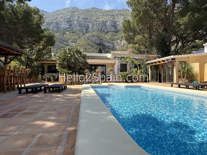 Image No.1-5 Bed Villa for sale