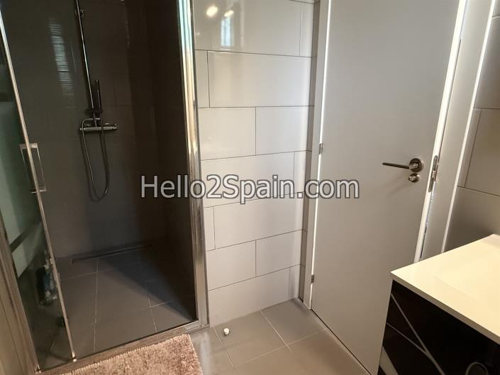 Image No.37-4 Bed Villa / Detached for sale