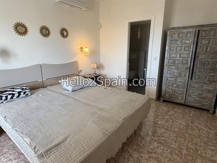 Image No.39-4 Bed Villa / Detached for sale