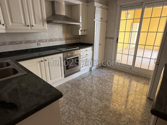 Image No.13-4 Bed Townhouse for sale