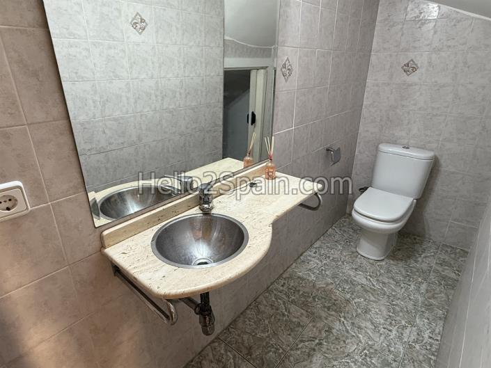 Image No.18-4 Bed Townhouse for sale