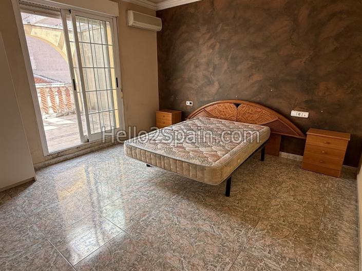 Image No.23-4 Bed Townhouse for sale