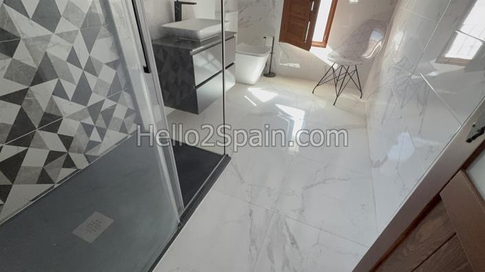 Image No.38-4 Bed Townhouse for sale