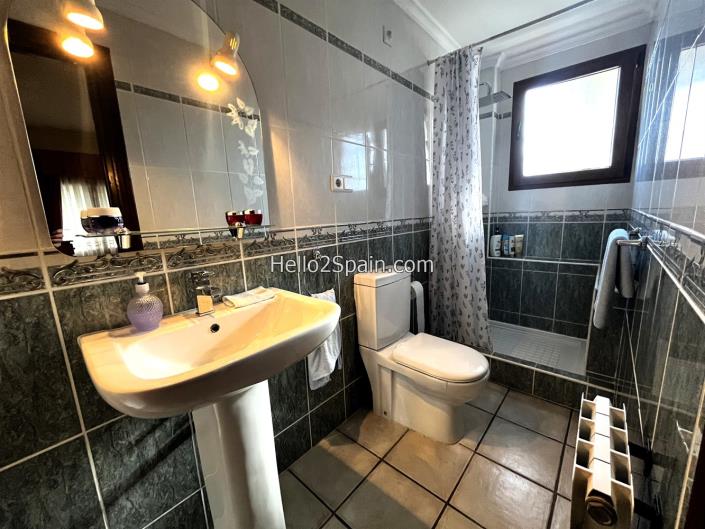 Image No.25-Villa / Détaché de 4 chambres à vendre à Ador