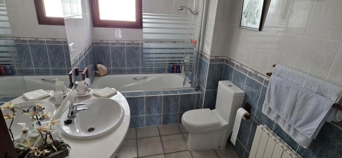 Image No.42-Villa / Détaché de 4 chambres à vendre à Ador