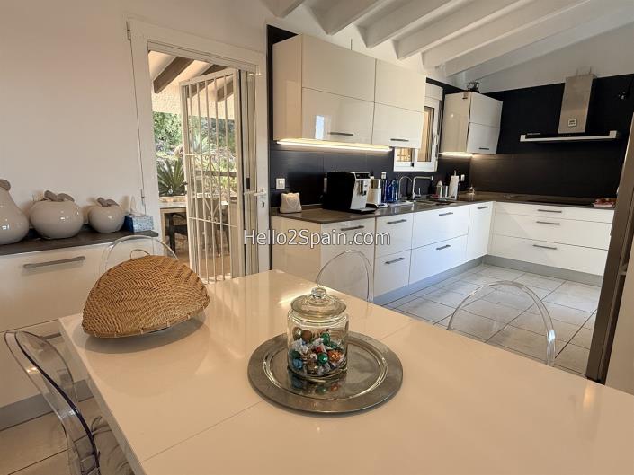 Image No.15-4 Bed Villa / Detached for sale