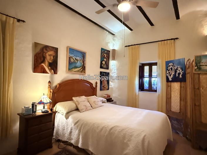 Image No.20-4 Bed Townhouse for sale